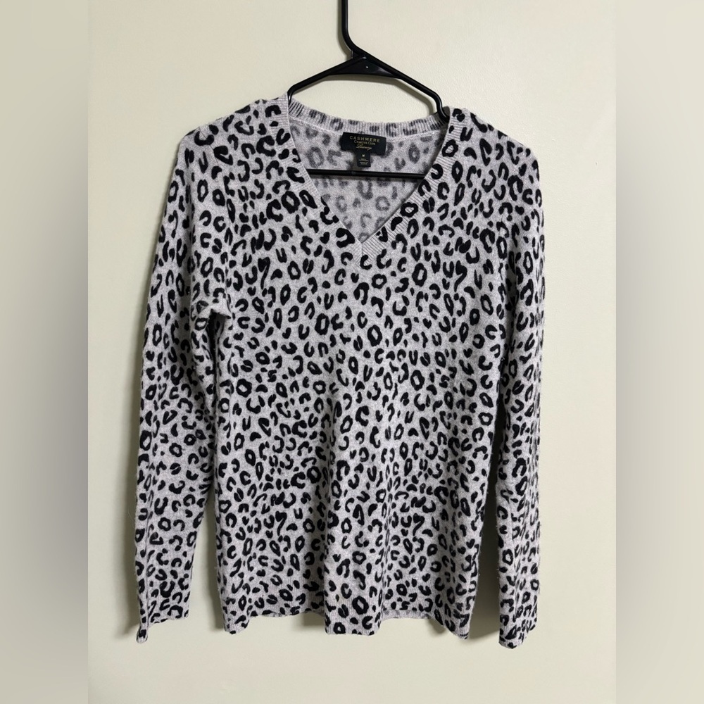 Charter Club Luxury Cashmere Pullover Sweater Womens V Neck Leopard Size Medium